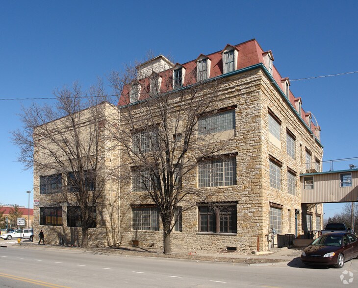 More Photos Of 612 New Hampshire St, Lawrence Office For Lease