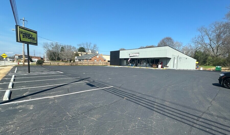 More Photos Of 1416 S Broad St, Commerce Convenience Store For Sale