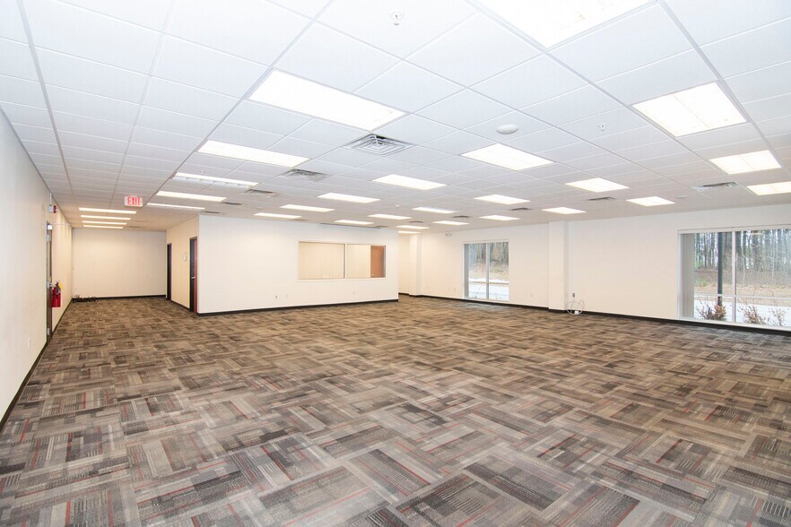 More Photos Of 3 Unlimited Dr, Saratoga Springs Office For Lease