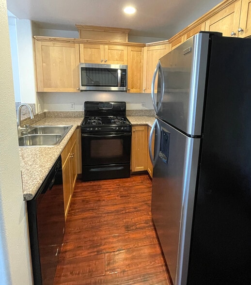 More Photos Of 5330 Satsuma Ave, North Hollywood Apartments For Sale