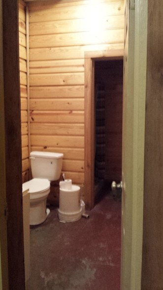 More Photos Of 2507 W 7th St, Texarkana Truck Terminal For Sale