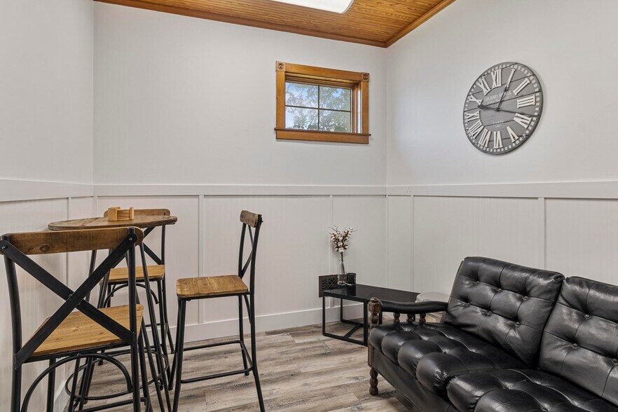 More Photos Of 109 E B St, Cedar Creek Freestanding For Sale