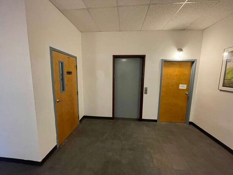 More Photos Of 294 N Winooski Ave, Burlington Storefront Retail Office For Lease
