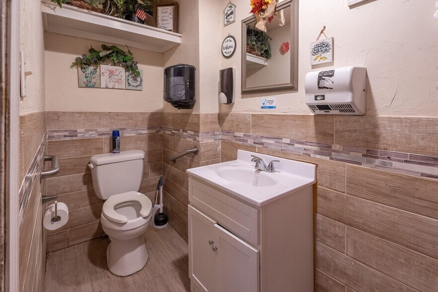 More Photos Of 1118 Robinson Ave, Trinidad Restaurant For Sale