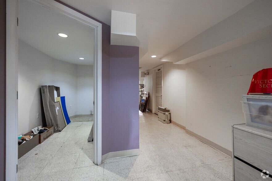 More Photos Of 914 Clifton Ave, Clifton Medical For Sale