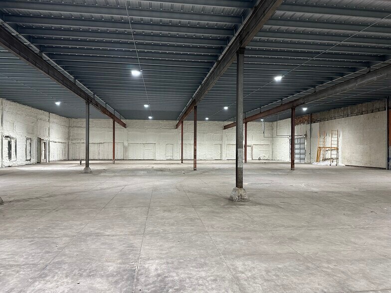 More Photos Of 919 Procter St, Port Arthur Light Distribution For Sale