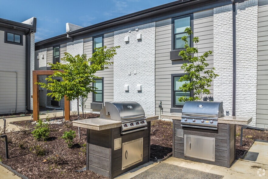 More Photos Of 1030 Poplar Ave, Memphis Apartments For Sale