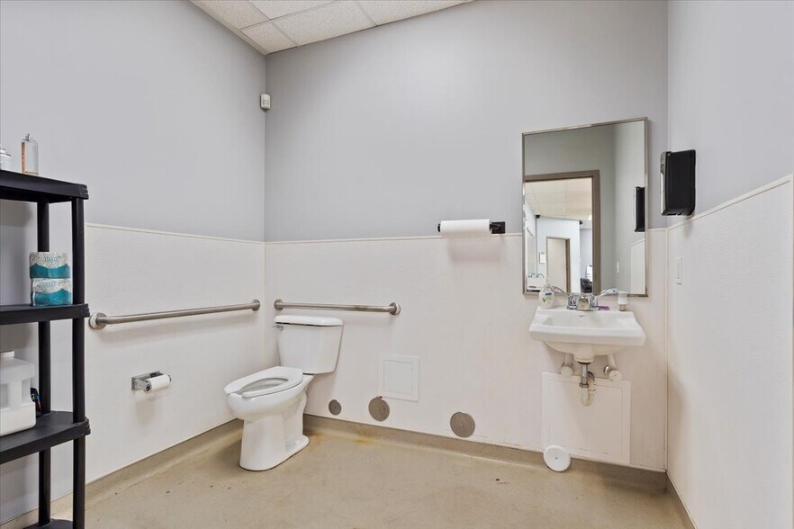 More Photos Of 3087 Washington Blvd, Ogden Freestanding For Sale