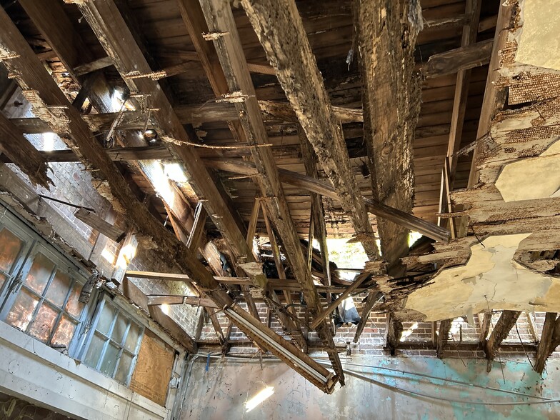 More Photos Of 710 Scenic Hwy, Baton Rouge Light Distribution For Sale