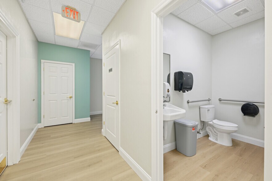 More Photos Of 3606 Maclay Blvd S, Tallahassee Medical For Lease