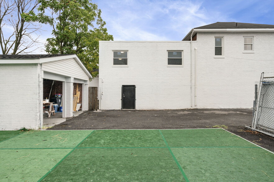 More Photos Of 4928 Marlboro Pike, Capitol Heights General Retail For Lease