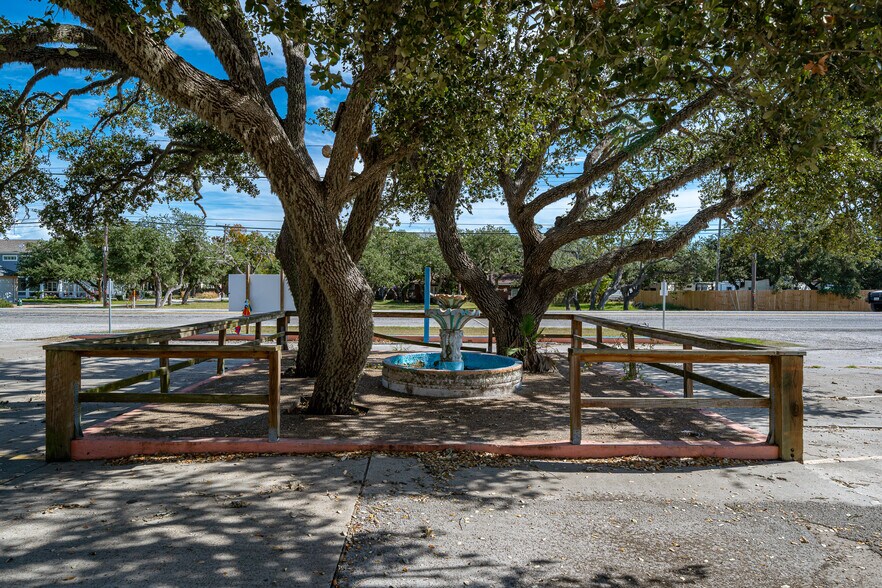 More Photos Of 4061 Highway 35 N, Rockport Restaurant For Lease