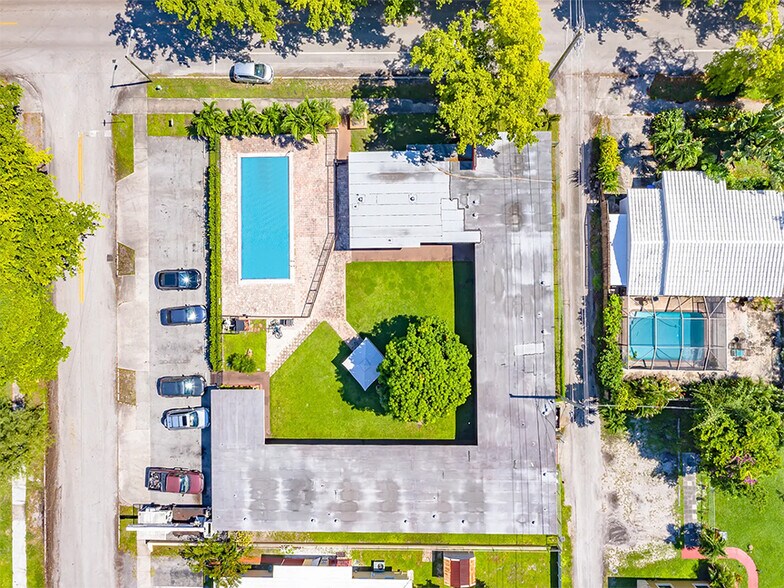 More Photos Of 2010 Dewey St, Hollywood Apartments For Sale