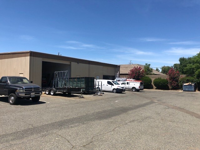 More Photos Of 110 Flocchini Cir, Lincoln Showroom For Lease