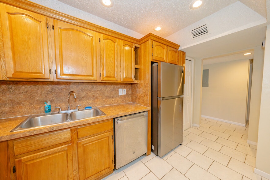 More Photos Of 5971 NW 17th Pl, Sunrise Apartments For Sale