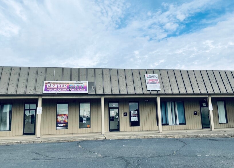 More Photos Of 1701-1741 S University Blvd, Middletown Unknown For Lease