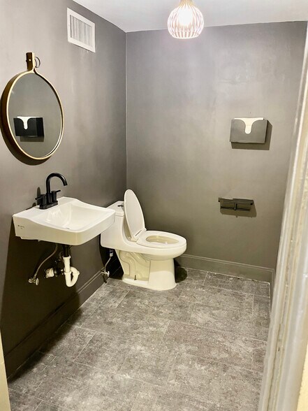 More Photos Of 245 E Adams St, Jacksonville Loft Creative Space For Lease