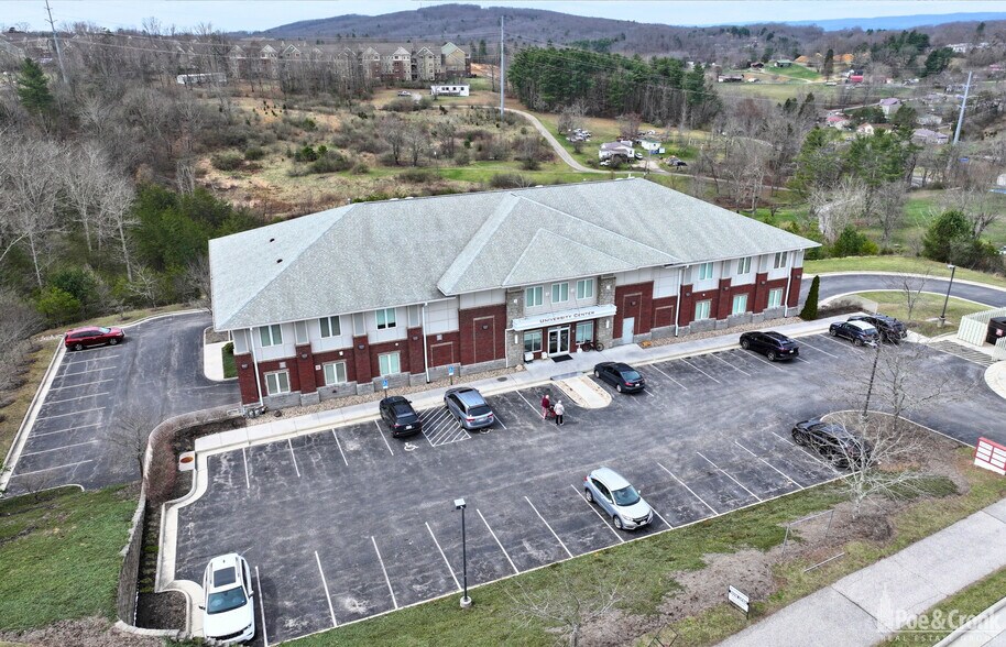 More Photos Of 825 Davis St, Blacksburg Medical For Lease