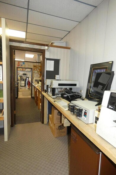 More Photos Of 2410 S Cleveland Ave, Saint Joseph Flex For Sale