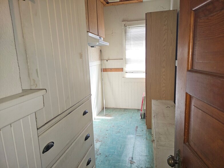 More Photos Of 6836 Palm Ave, Highland Office For Sale