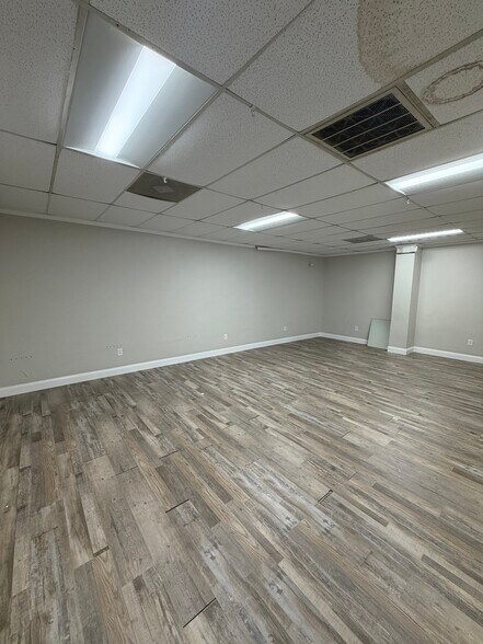 More Photos Of 4429 Spencer Hwy, Pasadena Warehouse For Lease