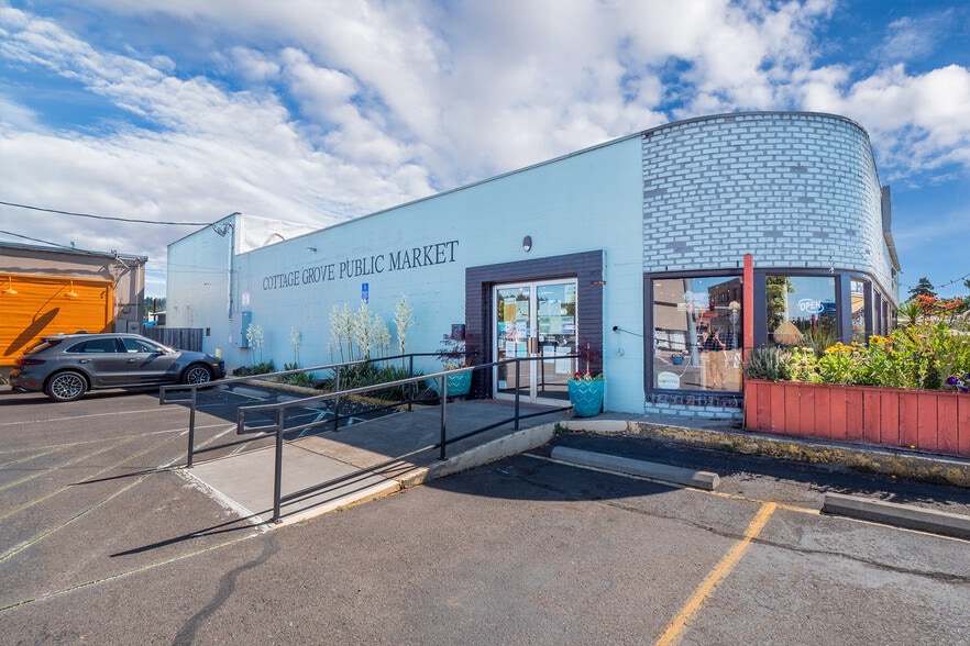 More Photos Of 926 E Main St, Cottage Grove Restaurant For Sale