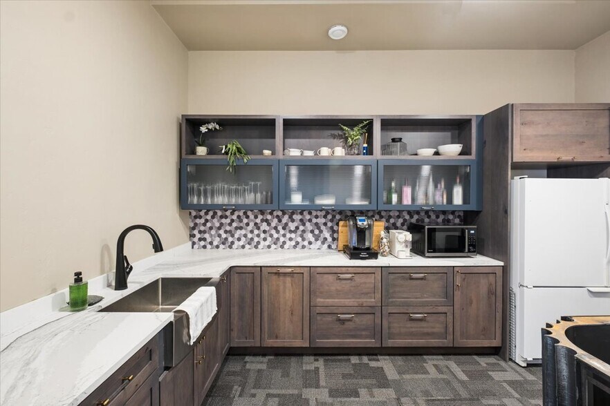 More Photos Of 20 2nd Ave E, Kalispell Office For Sale