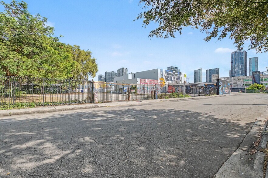 More Photos Of 2500 N Miami Ave, Miami Light Distribution For Sale