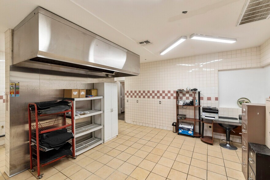 More Photos Of 507 E Broadway Rd, Phoenix Freestanding For Sale