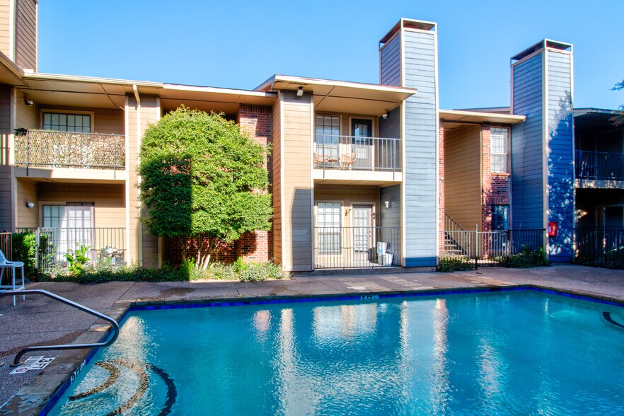 More Photos Of 1820 N Garrett Ave, Dallas Apartments For Sale