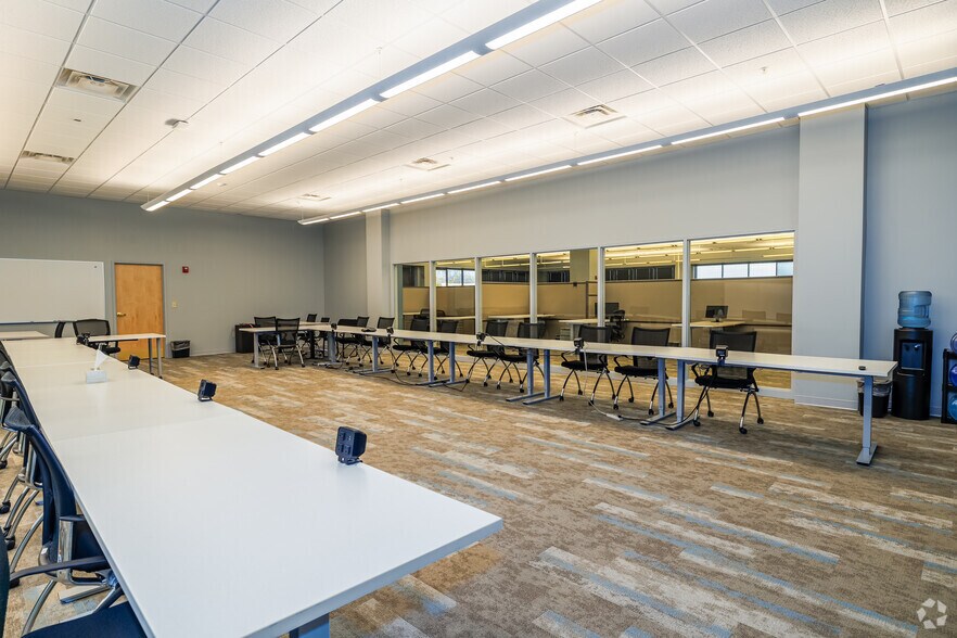 More Photos Of 2095 Lakeside Centre Way, Knoxville Unknown For Lease