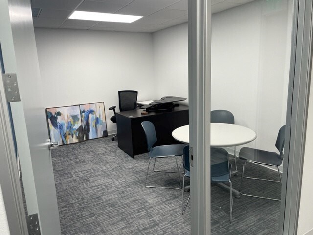 More Photos Of 16855 W Bernardo Dr, San Diego Coworking Space