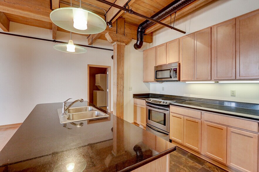 More Photos Of 720 Marquette St, Racine Apartments For Sale