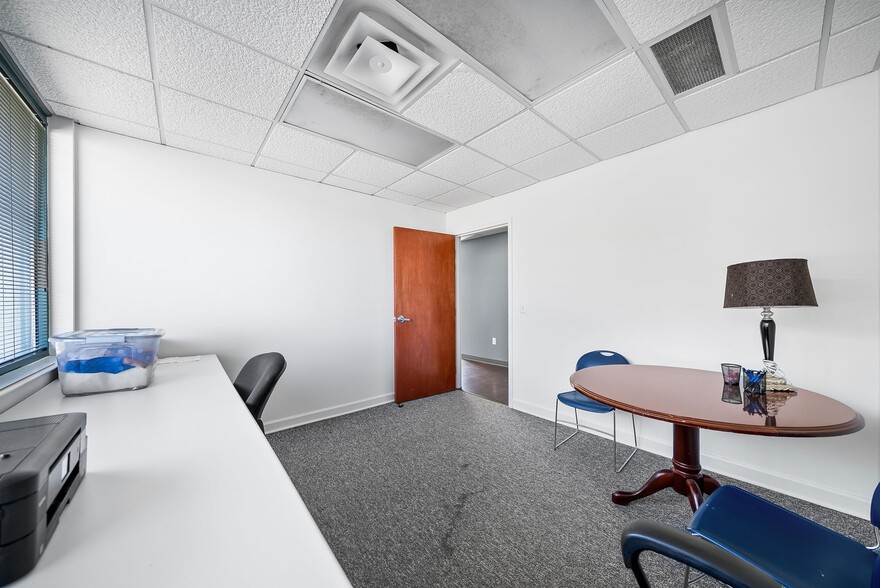 More Photos Of 112 Center Ct, Clarksville Office Residential For Sale