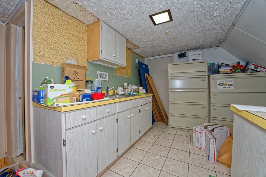 More Photos Of 671 Mariaville Rd, Schenectady Garden Center For Sale