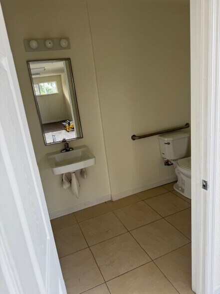 More Photos Of 1675 N Atlantic Ave, Cocoa Beach Office For Lease