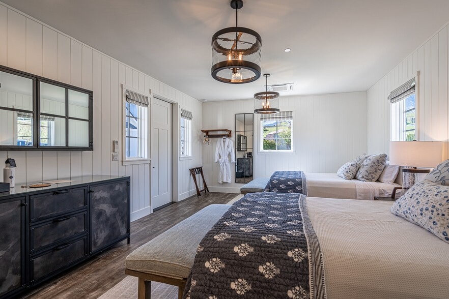 More Photos Of 4848 Green Ave, Manson Hotel For Sale