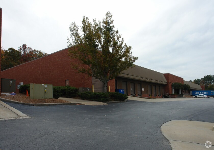 More Photos Of 6376 Corley Rd, Peachtree Corners Warehouse For Lease