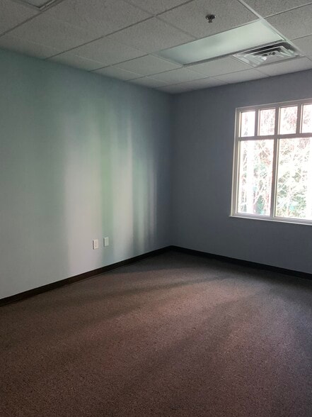 More Photos Of 203 Oakside Ln, Canton Medical For Sale