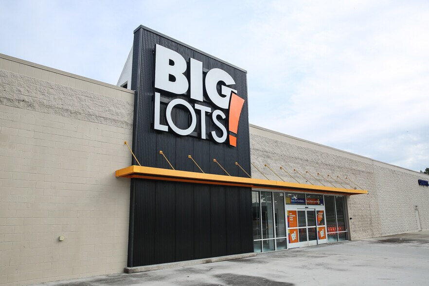 More Photos Of 1806 N Jackson St, Tullahoma Freestanding For Lease