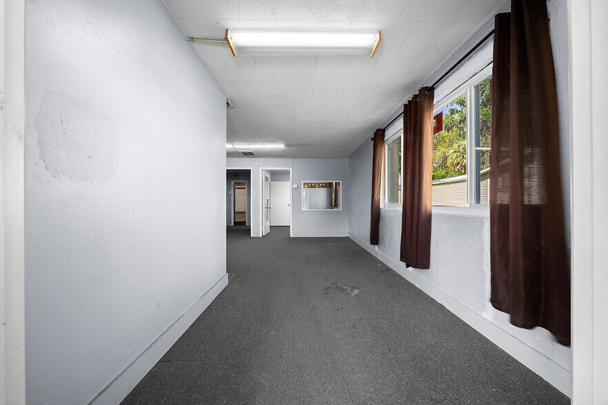 More Photos Of 4450 S Pine Ave, Ocala Warehouse For Sale