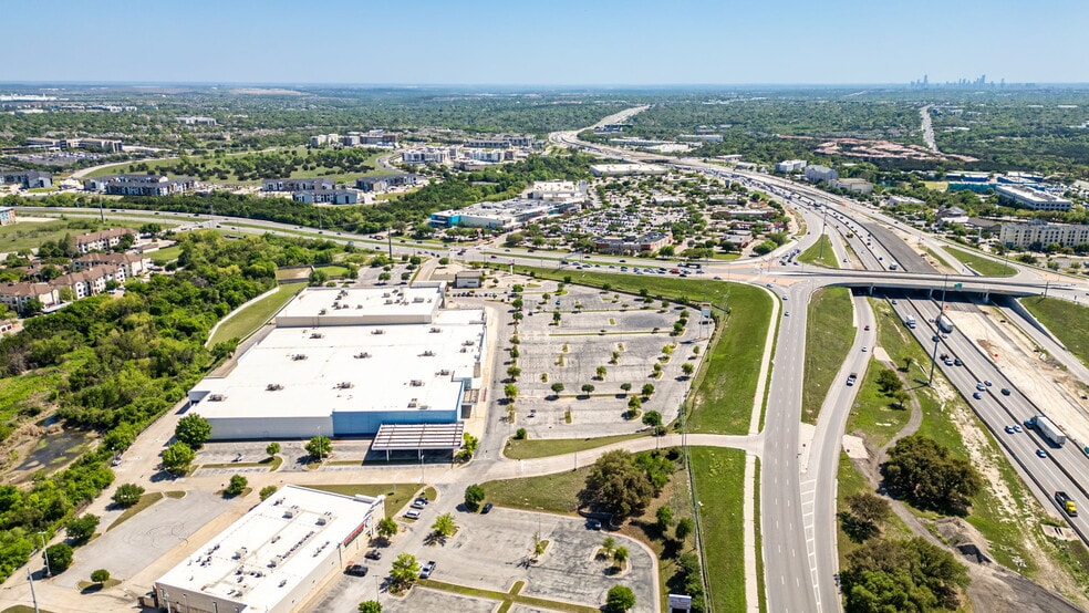 More Photos Of 12625 N Interstate 35, Austin Freestanding For Sale
