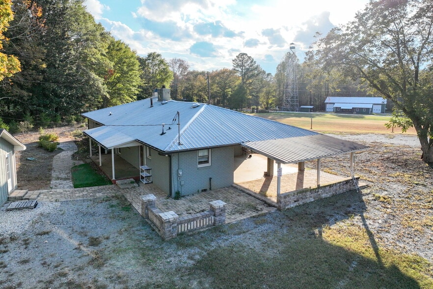 More Photos Of 5662 Cemetery Rd, Lula Land For Lease