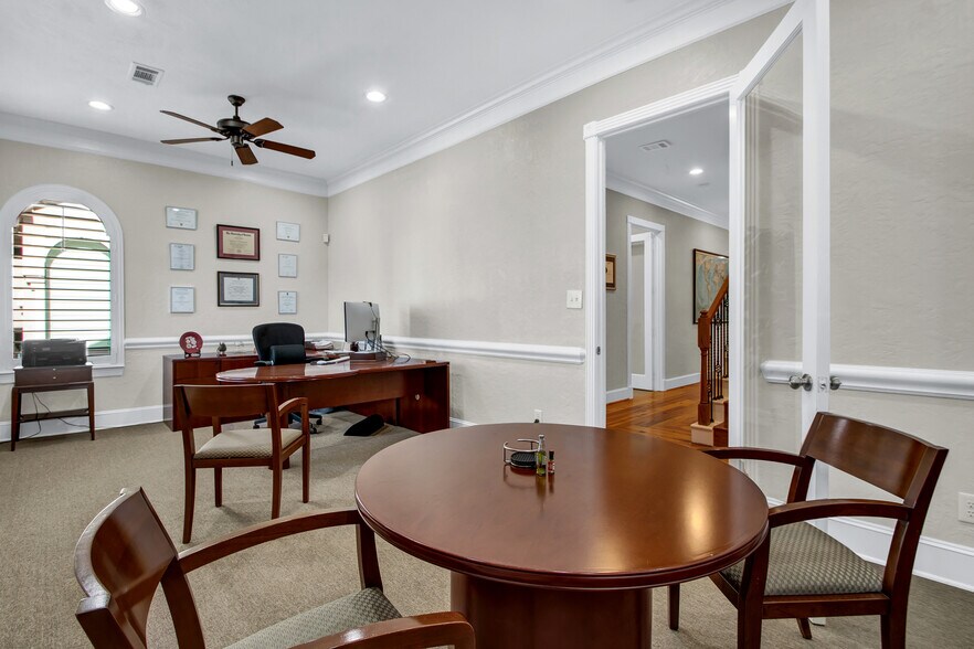 More Photos Of 12802 Willow Centre Dr, Houston Office For Sale