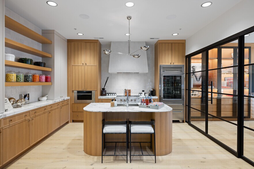 More Photos Of 4554 Forestdale Dr, Park City Light Manufacturing For Sale
