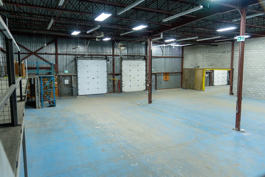 More Photos Of 155-165 Av Labrosse, Pointe-claire Warehouse For Lease