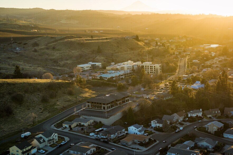 More Photos Of 1935 E 19th St, The Dalles Medical For Lease