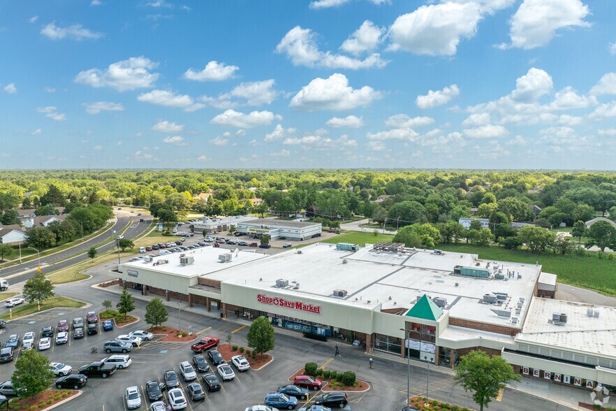 More Photos Of 7221-7401 Lemont Rd, Downers Grove Storefront For Lease