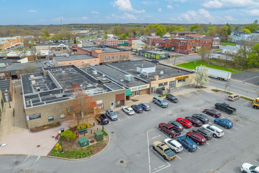 More Photos Of 122 Cayuga St, Fulton Restaurant For Sale