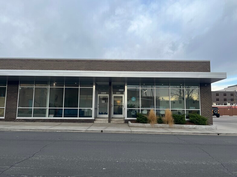 More Photos Of 2015 Dallas St, Aurora Storefront Retail Office For Lease